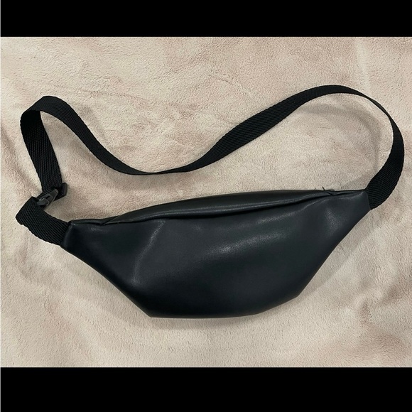 Fanny Pack Black - Picture 2 of 9